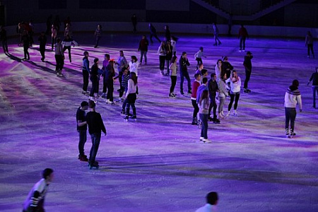 Где покататься на коньках летом в Петербурге?